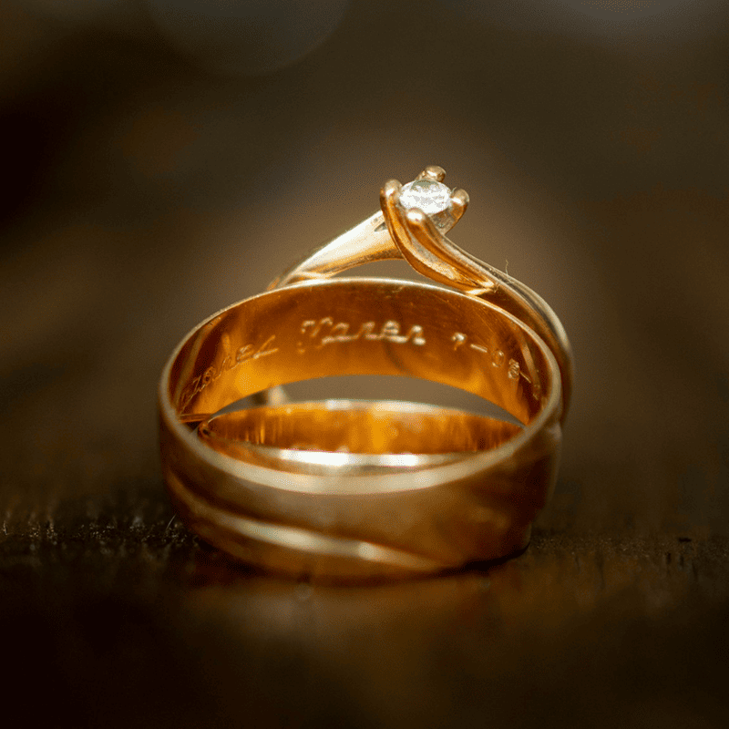 Classic Gold Engagement Ring with Diamond
