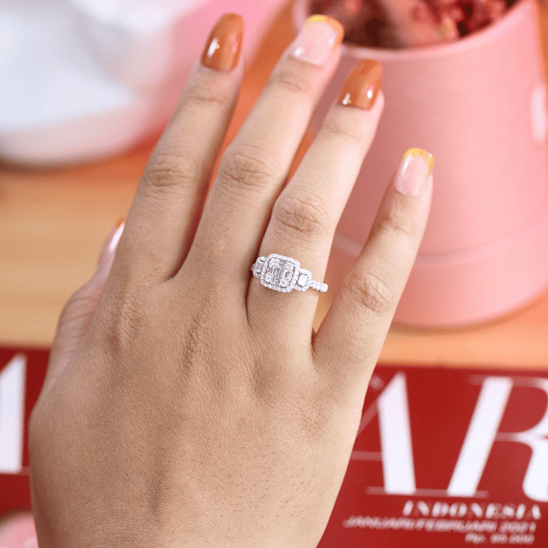 Classic Gold Engagement Ring with Diamond